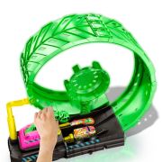 HOT WHEELS MONSTER TRUCK PISTA CASCADORILOR IN BUCLA FOSFORESCENTA VIVMTHBN02