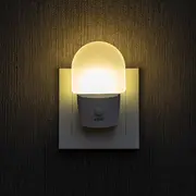Lampa de veghe pentru priza, cu comutator, 0+ luni, Reer NightGuide 52390