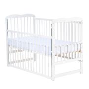 Qmini - Patut din lemn Agata 120x60 cm, Cu laterala culisanta, Din lemn de pin, Stabil si rezistent, Inaltime saltea reglabila pe 3 nivele, Laterala cu 3 bete detasabile, EN716-1, EN716-2, Alb + Saltea 10 cm BYNQMAGA10CM03AL