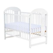 Qmini - Patut din lemn Julia II Elefantel 120x60 cm, Cu laterala culisanta, Din lemn de pin, Stabil si rezistent, Inaltime saltea reglabila pe 3 nivele, Laterala cu 3 bete detasabile, EN716-1, EN716-2, Alb BYNQMJUL03AL