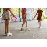 Coarda de sarit cu lungime reglabila Skibbi, Lungime de la 20 cm la 3 m, Pentru 4 ani + si adulti, Chillafish, Fucshia BYNCPSB01FUS
