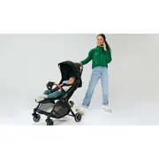 Lionelo - Carucior sport Julie One, De la nastere, Greutate redusa, Cu accesorii, Cadru din aluminiu, 0-22 kg, Conform cu standardele europene de securitate EN1888-1 si EN1888-2, Negru/Auriu BYNLO-JULIE_ONE_BLACK_GOLD