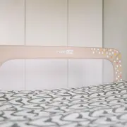 Bariera de protectie pentru pat bebe, Rabatabila, Instalare usoara, Dimensiune 135 x 57 cm, FreeON, Little Dots, Beige BYN48464