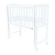 Patut din lemn certificat FSC cu laterala culisanta, Cu roti, 90x40 cm, Mateo, Conform cu standardele de siguranta EN 716-1:2008, EN 716-2:2008, New Baby, White BYN51057