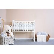 Patut din lemn certificat FSC cu laterala culisanta, Cu roti, 90x40 cm, Mateo, Conform cu standardele de siguranta EN 716-1:2008, EN 716-2:2008, New Baby, White BYN51057
