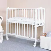 Patut din lemn certificat FSC cu laterala culisanta, Cu roti, 90x40 cm, Mateo, Conform cu standardele de siguranta EN 716-1:2008, EN 716-2:2008, New Baby, White BYN51057