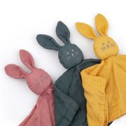 Petite&Mars - Jucarie interactiva, Iepurasul Hugo, Din muselina de bambus, Cu sunet, Conform standardului de securitate Oeko-tex 100,34 x 30 cm, 0 luni+, Galben BYN416819