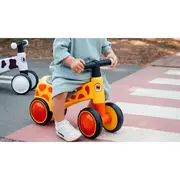 Lionelo - Bicicleta fara pedale, Sammy, Cu 4 roti, Din spuma EVA, Stabila, Manere moi, antiderapante, 12- 36 luni, Greutate maxima suportata 25 kg, Certificata EN 71-1:2014, EN 71-2:2011, EN 71-3:2019, Galben BYNLOE-SAMMY_YELLOW_HONEY