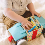 Set jucarii bebe in cutie cadou din lemn - okemd30731