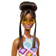 PAPUSA BARBIE FASHIONISTA SATENA CU OCHELARI DE SOARE GALBENI VIVMTFBR37_HJT07