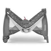 Lionelo - Patut pliant cu doua nivele Sven Plus, 120x60 cm, arcada jucarii, masuta de infasat, vibratii, melodii, conform cu standardele europeane de securitate EN716 si EN12221, Grey BYNLO-SVEN_PLUS_GREY_CONCRETE