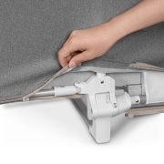 Bariera de protectie pentru pat, Lionelo, Lora XL, Pliabila, Sistem de blocare StandSafe, Geanta de transport inclusa, 150x46 cm, Conform cu BS 7972:2001+A1:2009, Gri BYNLO-LORA_XL_GREY_STONE