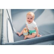 Tarc de joaca copii, Lionelo, Willow XL,180 x 200 cm, Pliere compacta, Include geanta de transport, Din plasa, Cu doua intrari laterale si fermoar, Cu ventuze pentru stabilitate, Conform cu EN 12227:2010, Gri BYNLO-WILLOW_XL_GREY_CONCRETE