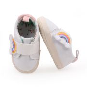 Tenisi albi pentru fetite - curcubeu (marime disponibila: 3-6 luni (marimea 18 incaltaminte)) mbbyq3181-3-p13.3-6 luni (marimea 18 incaltaminte)