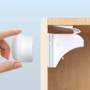 Set 4 protectii magnetice pentru usi de dulapuri si sertare, SIPO Baby Safety EKDSBS-M4