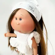 Papusa Nines D'Onil, Mia, cu parul saten drept, cu catel, cu articulatii, cu miros de vanilie, 30 cm