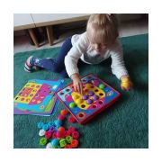 Joc Educational Button Idea  cu 12 mozaicuri si 45 butoane colorate in 6 culori Kruzzel MY18258 BBJMY18258_Initiala