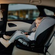 Scaun auto, Lionelo, Lavender I-size, Isofix, Cu centura TopTether, Cu spatar inclinabil in 5 pozitii, Cu tetiera reglabila in 13 pozitii, Instalare cu fata inainte, 9-36 Kg, 76-150 cm, Conform cu ECE R129, Gri BYNLO-LAVENDER_I-SIZE_GREY_STONE
