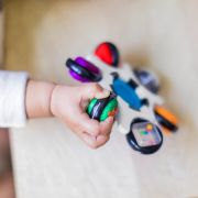 Baby einstein  - jucarie senzoriala curiosity clutch twist & pop rattle teether bbb12491