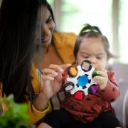 Baby einstein  - jucarie senzoriala curiosity clutch twist & pop rattle teether bbb12491