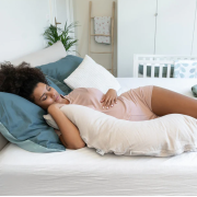 Doomoo - perna mare 3 in 1 comfy big tetra almond din bumbac organic: perna gravide, suport pentru hranire, suport pentru bebe bbb35001027