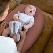 Doomoo - perna mare 3 in 1 comfy big tetra brick din bumbac organic: perna gravide, suport pentru hranire, suport pentru bebe bbb35001025