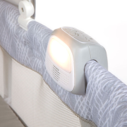 Ingenuity - patut cu  vibratii linistitoare lullanight, cu lumina de veghe si blocare la roti, gem bbb12569
