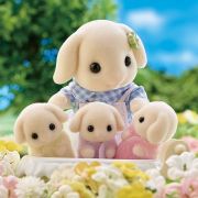 Figurine sylvanian families - familia iepurasilor flora sf5735