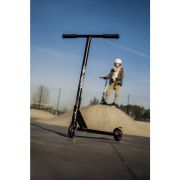Trotineta, Lionelo, Whizz, Pentru Acrobatii, Rulmenti ABEC-9, Sistemul de compresie IHC 9, 20 - 100 kg, Conform cu standardul european de securitate EN14619, Multicolor BYNLO-WHIZZ_NEO_BLACK_CARBON_MULTICOLOR