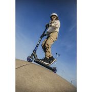 Trotineta, Lionelo, Whizz, Pentru Acrobatii, Rulmenti ABEC-9, Sistemul de compresie IHC 9, 20 - 100 kg, Conform cu standardul european de securitate EN14619, Multicolor BYNLO-WHIZZ_NEO_BLACK_CARBON_MULTICOLOR