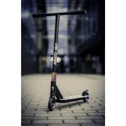 Trotineta, Lionelo, Whizz, Pentru Acrobatii, Rulmenti ABEC-9, Sistemul de compresie IHC 9, 20 - 100 kg, Conform cu standardul european de securitate EN14619, Multicolor BYNLO-WHIZZ_NEO_BLACK_CARBON_MULTICOLOR
