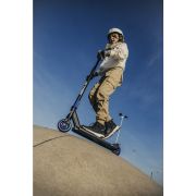 Trotineta, Lionelo, Whizz, Pentru Acrobatii, Rulmenti ABEC-9, Sistemul de compresie IHC 9, 20 - 100 kg, Conform cu standardul european de securitate EN14619, Multicolor BYNLO-WHIZZ_NEO_BLACK_CARBON_MULTICOLOR