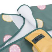 Baveta impermeabila, Petite&Mars, Cu maneci lungi, Usor de curatat, inchidere prin velcro, Dimensiune 38x42 cm, 24 luni+, Beige Citrus BYN413745