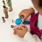 Set de 9 figurine familia - diversitate si integrare etnica, cu rol didactic - okeml27390