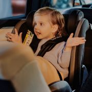 Scaun auto, Lionelo, Aart i-Size, Cu spatar inclinabil in 4 pozitii, Cu tetiera reglabila in 13 pozitii, 0-36 Kg, 40-150 cm, Cu centura siguranta in 3 puncte, Conform cu ECE R129/03, Negru/Rosu BYNLO-AART_I-SIZE_BLACK_CARBON_RED