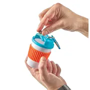 Recipient portabil pentru hrana caini - cana de cafea