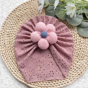 Caciulita tip turban cu model ajurat si floare aplicata mdj0034-cd