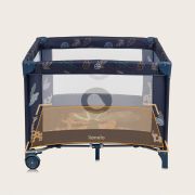 Tarc de joaca copii, Lionelo, Bonnie, Pana la 15 kg, 100 x 100 cm, Pliere compacta, Include geanta de transport, Din plasa, Cu intrare laterala cu fermoar, Cu roti, Cu salteluta din spuma, Conform cu EN12227, Albastru BYNLO-BONNIE_BLUE_NAVY