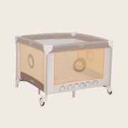Tarc de joaca copii, Lionelo, Bonnie, Pana la 15 kg, 100 x 100 cm, Pliere compacta, Include geanta de transport, Din plasa, Cu intrare laterala cu fermoar, Cu roti, Cu salteluta din spuma, Conform cu EN12227, Bej BYNLO-BONNIE_BEIGE_SAND
