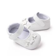 Pantofiori albi cu trei floricele aplicate chxc-22-10-va5
