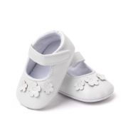 Pantofiori albi cu trei floricele aplicate chxc-22-10-va5