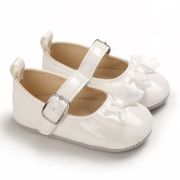 Pantofiori albi din piele ecologica lacuita, cu fundita din satin che105-4-va15
