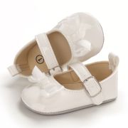 Pantofiori albi din piele ecologica lacuita, cu fundita din satin che105-4-va15