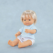Papusa baiat caucazian blond 38 cm cu tricoul bleu, corp parfumat, colectia my friends and me - okeml33201