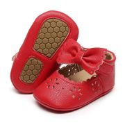 Pantofiori eleganti pentru bebelusi rosii cu fundita si perforatii florale chb147-va14