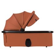 Carucior 3 in 1, Lionelo, Layla, Pana la 22 kg, Cadru aluminiu, Cu landou intarit si salteluta din spuma AirDots, Scoica auto, Reversibil, Cu ventilatie 3D, Cu accesorii, EN1888-1, EN1888-2, EN1466, Maro BYNLO-LAYLA_3IN1_BROWN_RUST