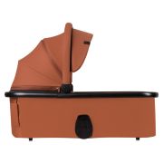 Carucior 3 in 1, Lionelo, Layla, Pana la 22 kg, Cadru aluminiu, Cu landou intarit si salteluta din spuma AirDots, Scoica auto, Reversibil, Cu ventilatie 3D, Cu accesorii, EN1888-1, EN1888-2, EN1466, Maro BYNLO-LAYLA_3IN1_BROWN_RUST