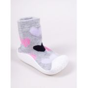 Mocasini pentru copii cu talpă antiderapantă – design inimioare roz și negre pe fond gri obg-0010c
