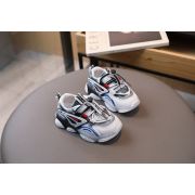 Adidasi albi cu detalii negre si luminite pentru baietei mb7763-3-c
