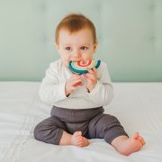 Inel de dentiție din silicon Curcubeu, albastru, Suavinex JEM8426420079501